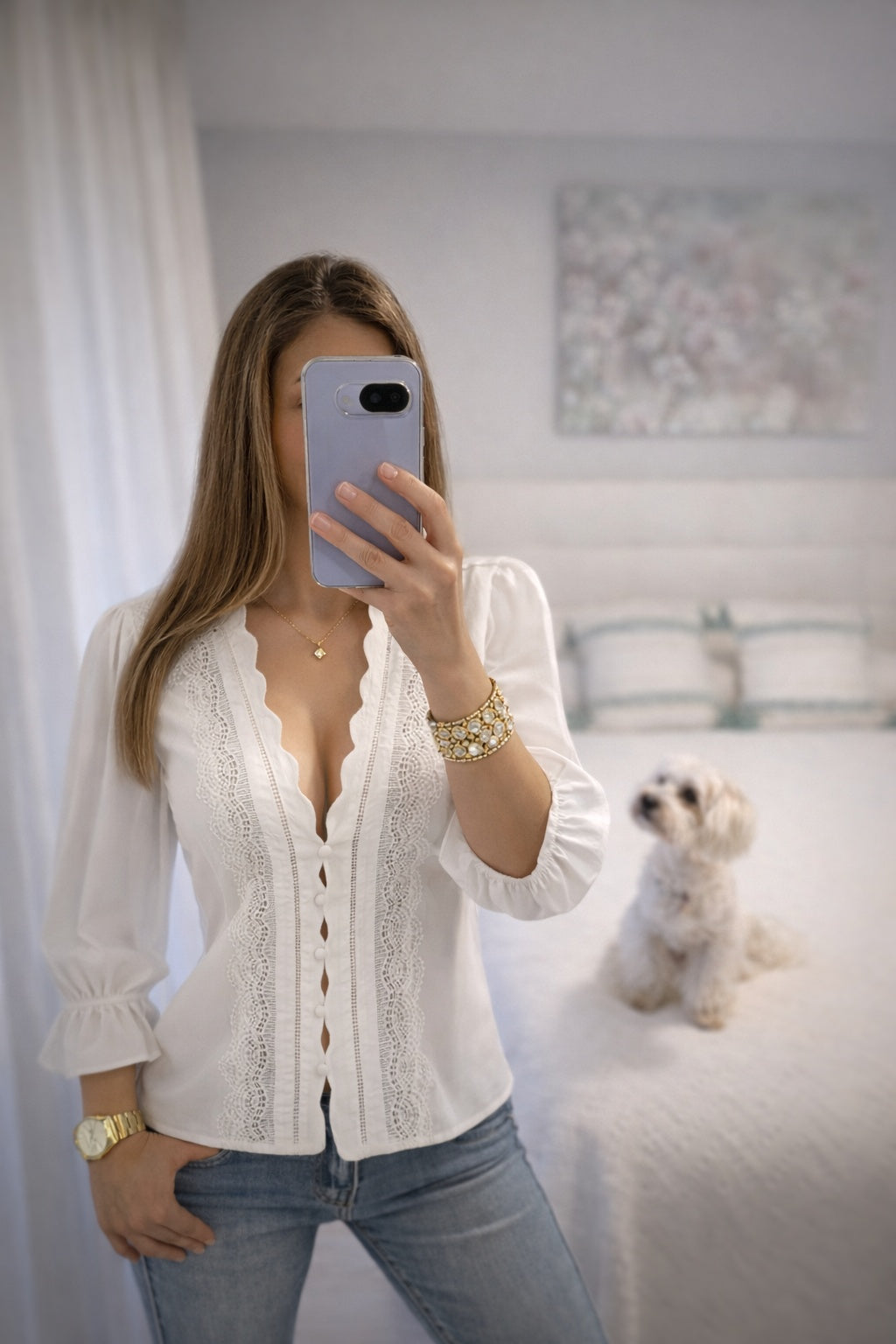 Blusa blanca con encaje y botones