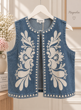 chaqueta de denim bordadoChaleco vaquero azul claro de mujer con bordado floral y detalles en crudo