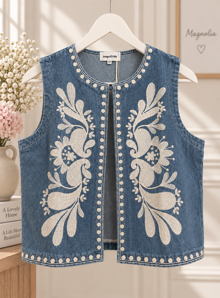 chaqueta de denim bordadoChaleco vaquero azul claro de mujer con bordado floral y detalles en crudo