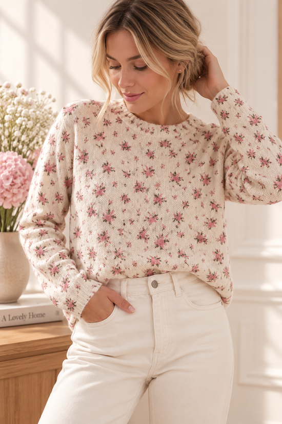 jersey crudo floral femeninoJersey de punto marfil con estampado floral rosa combinado con pantalón de vestir para mujer | Leo & Magnolia