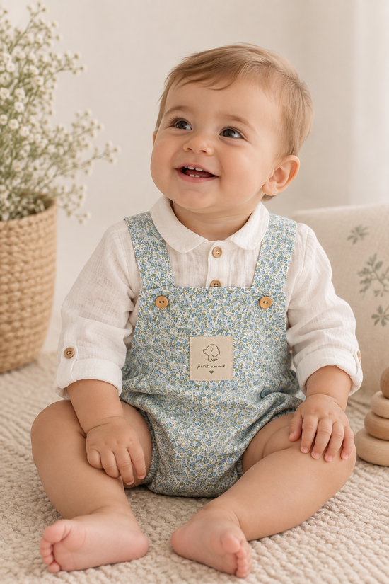 Peto Magnolia para bebé de algodón con estampado floral azul y verde, hecho a mano artesanalmente | Leo & Magnolia Peto Magnolia Petit Amour