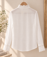 Blusa blanca de encaje Parte trasera de blusa blanca de algodón lisa con manga larga y puños de encaje 