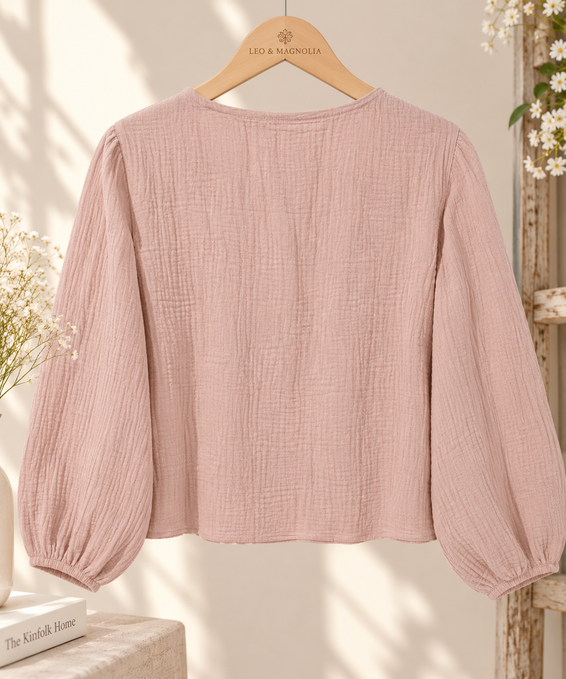Blusa rosa empolvado con encaje Blusa rosa algodón empolvado de manga abullonada, vista trasera